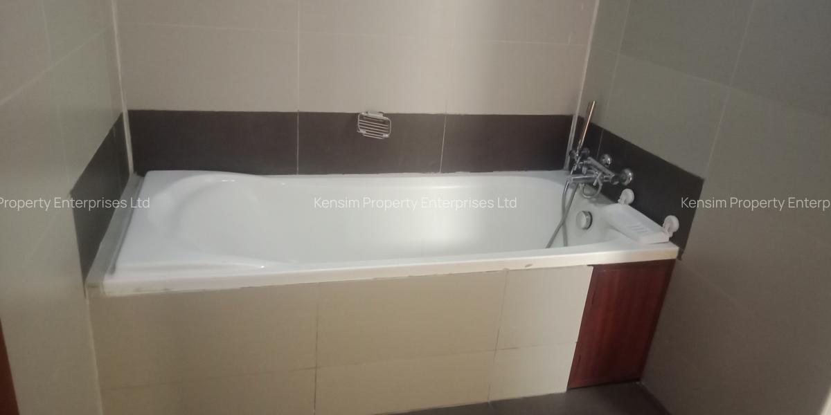 5 Bed Townhouse with En Suite in Lavington - 2
