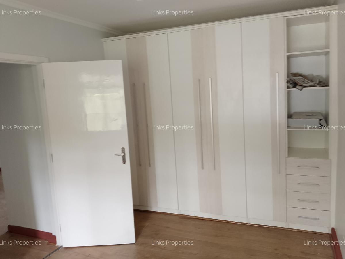 3 Bed House with En Suite at Karen Road - 12