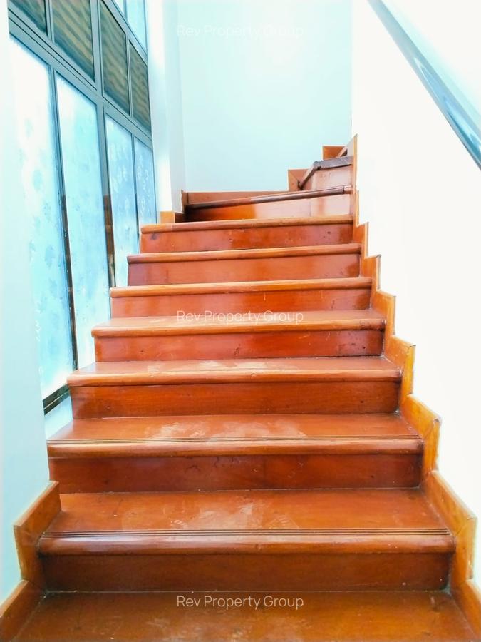 5 Bed Villa with En Suite in Lavington - 14