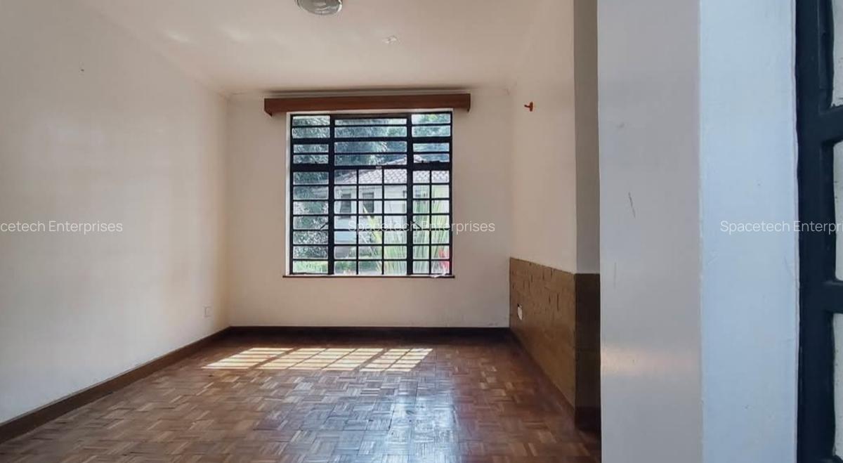 4 Bed Townhouse with En Suite in Rosslyn - 12