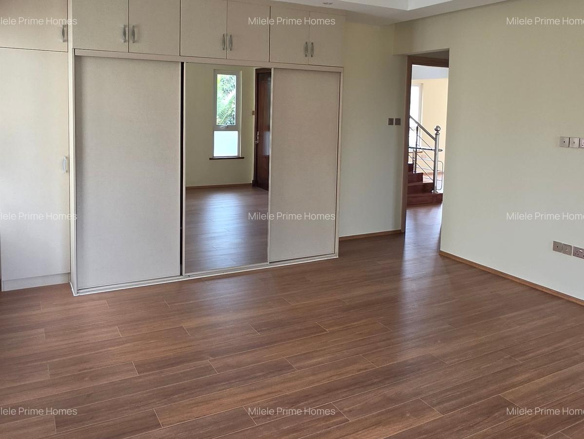 4 Bed Villa with En Suite at Paradise Lost Road - 6
