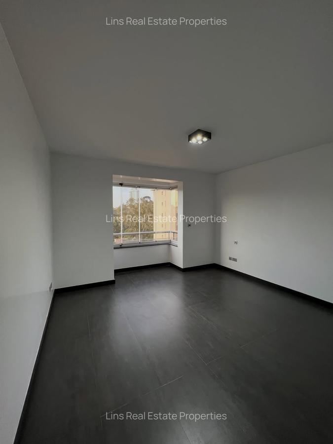 3 Bed Apartment with En Suite in Riverside - 15