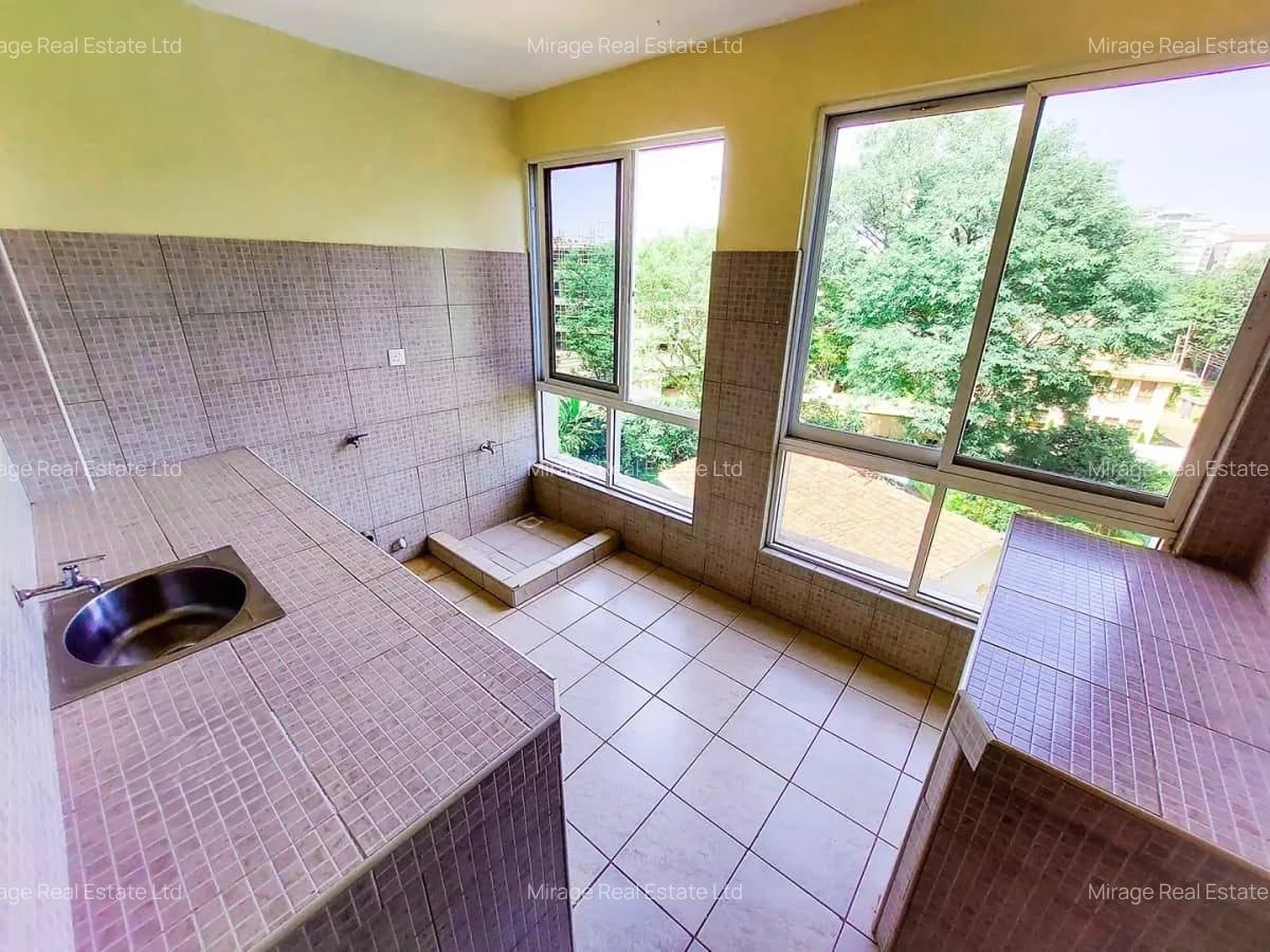 3 Bed Apartment with En Suite in General Mathenge - 10