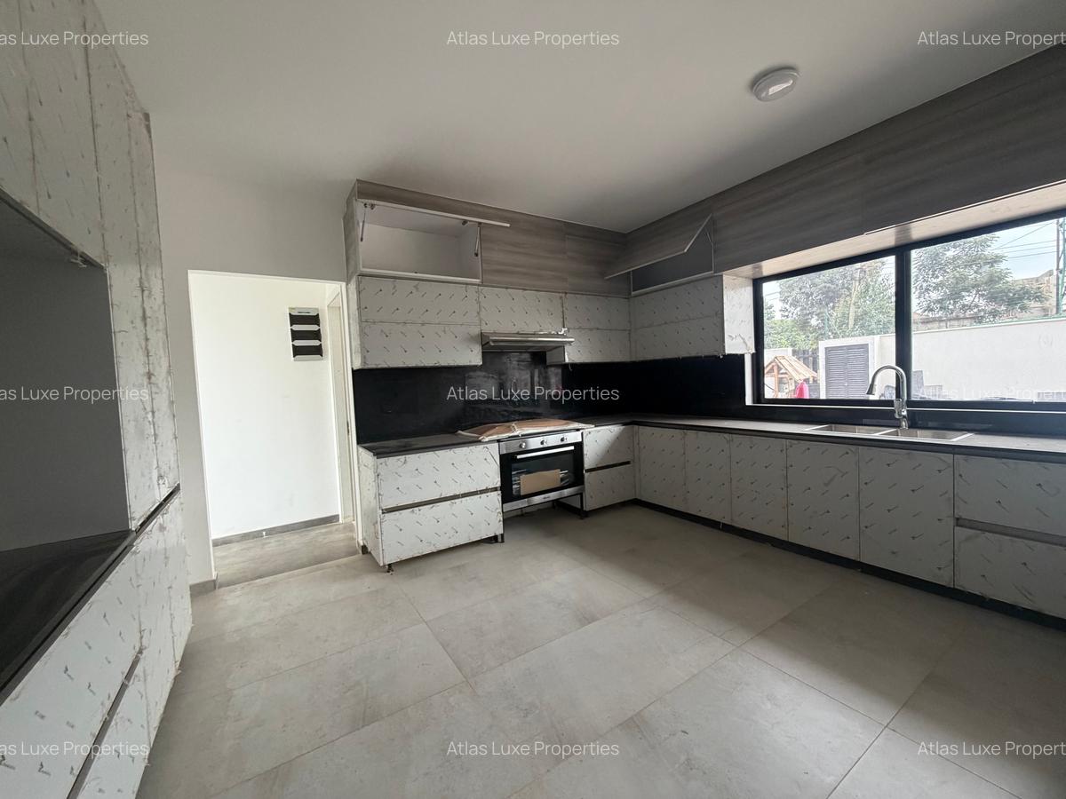 4 Bed Townhouse with En Suite at New Runda - 3
