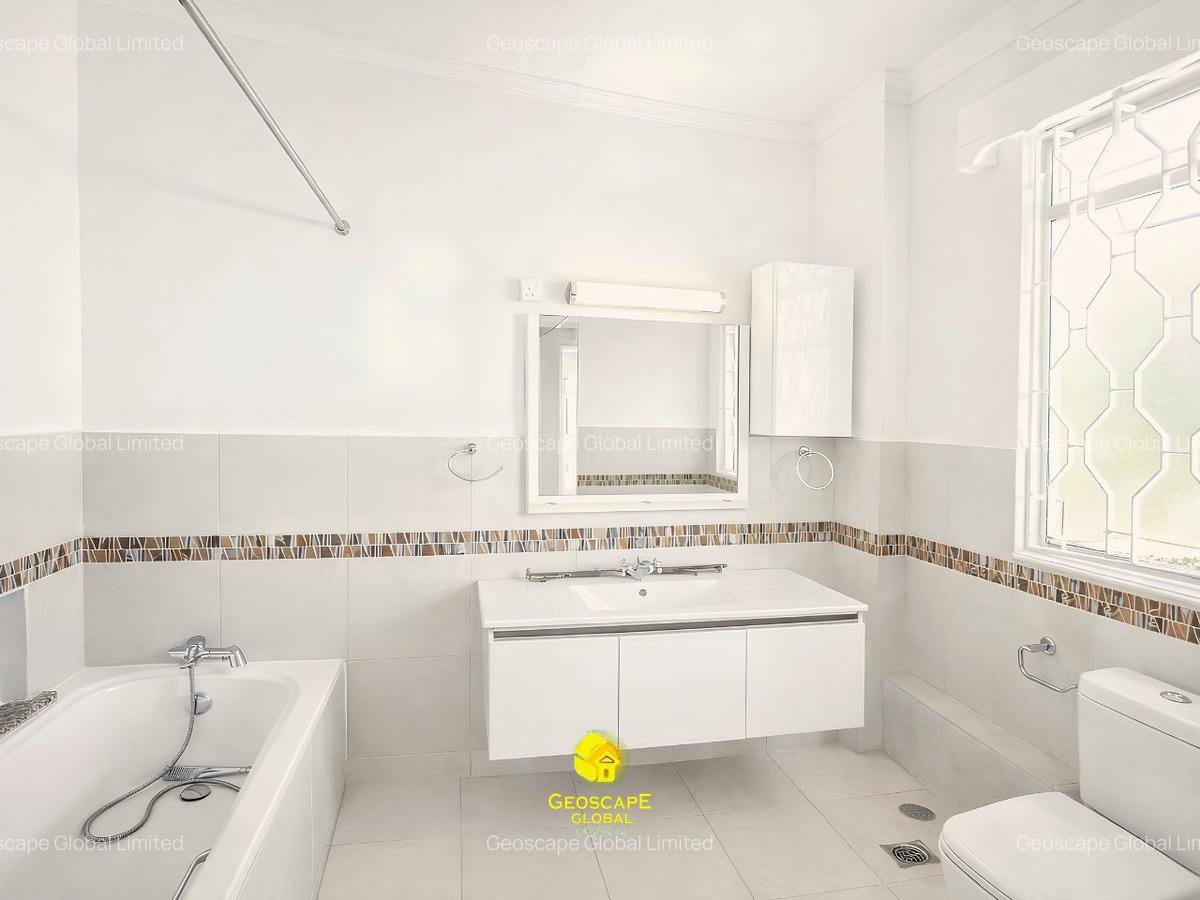 5 Bed House with En Suite in Spring Valley - 5