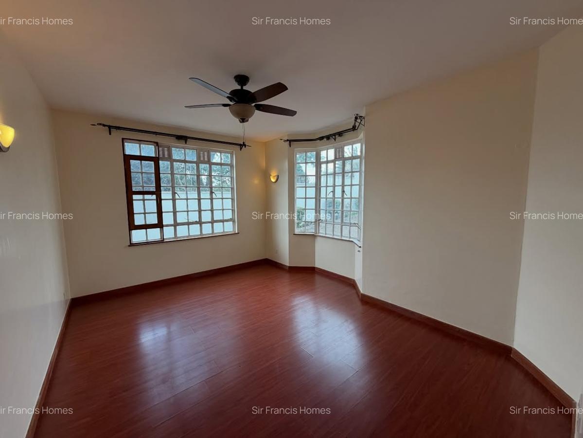 5 Bed House with En Suite in Runda - 11