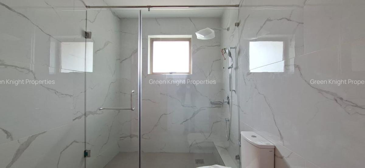 4 Bed House with En Suite in Nyari - 12