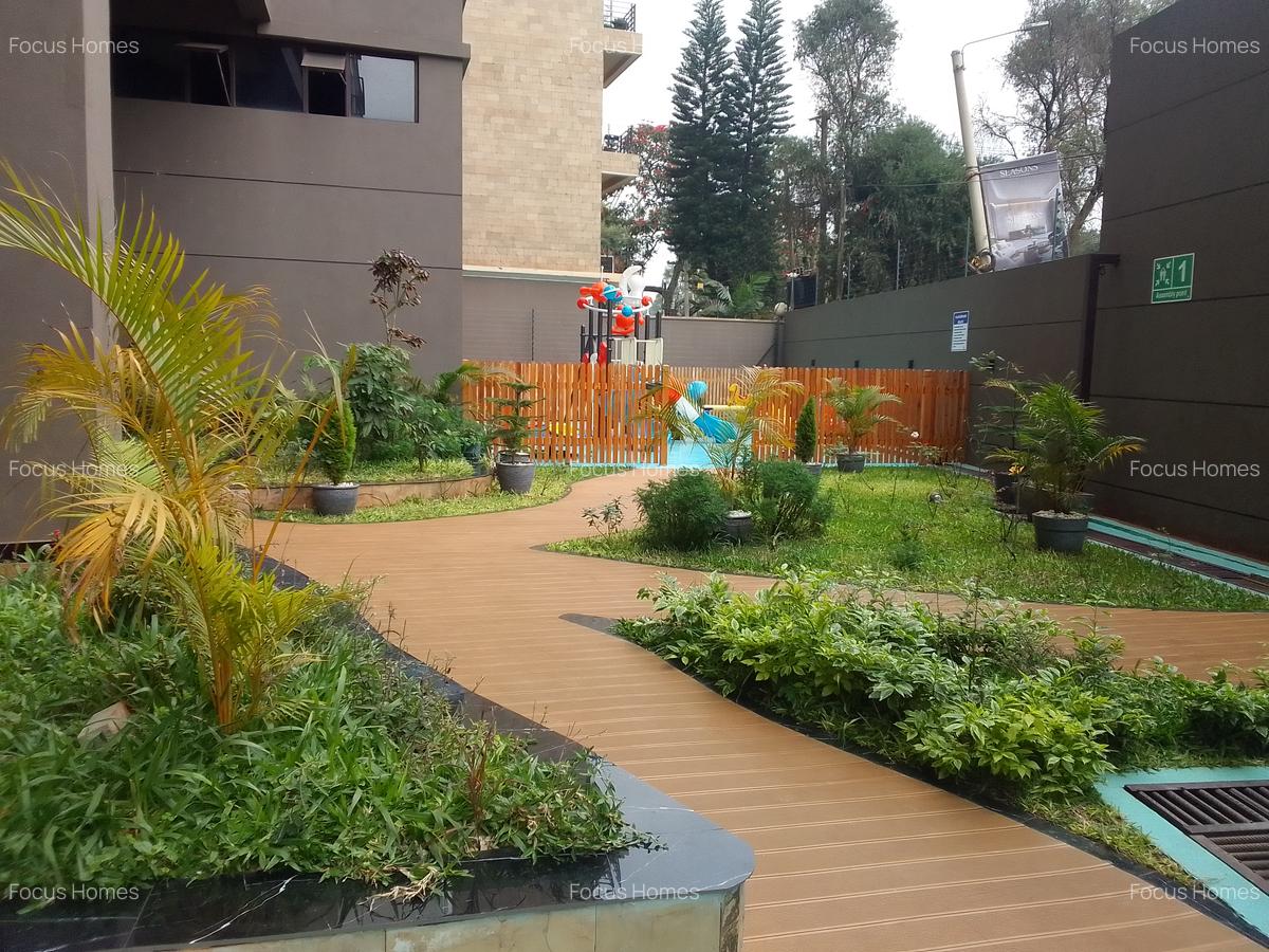 3 Bed Apartment with En Suite in Riverside - 3