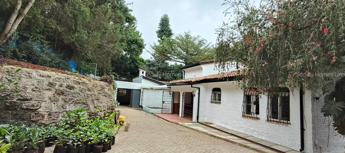 4 Bed House with En Suite in Westlands Area - 17