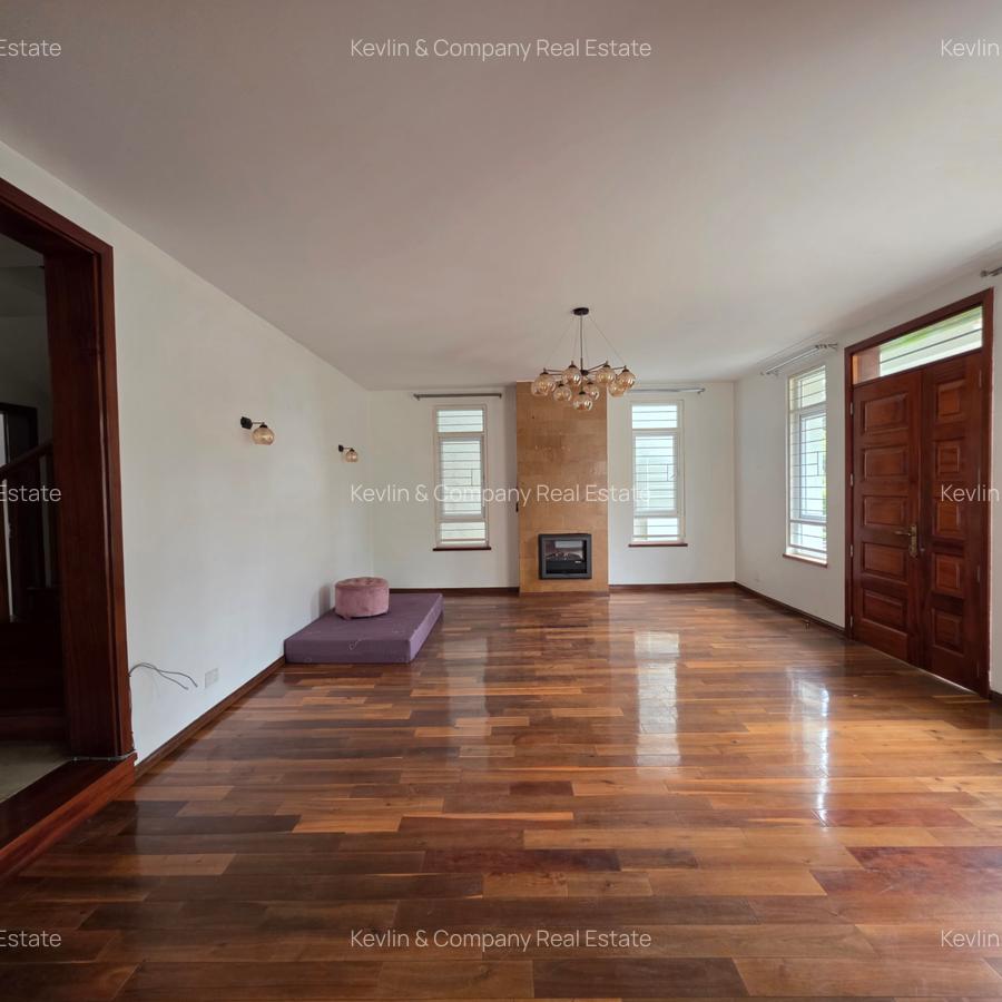 5 Bed Townhouse with En Suite in Lavington - 2