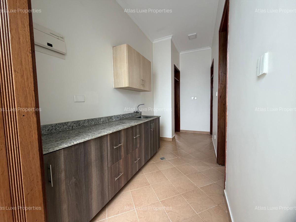 5 Bed House with En Suite at Mushroom Gardens - 17