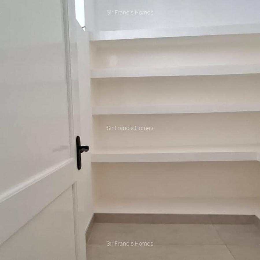 4 Bed House with En Suite in Westlands Area - 10