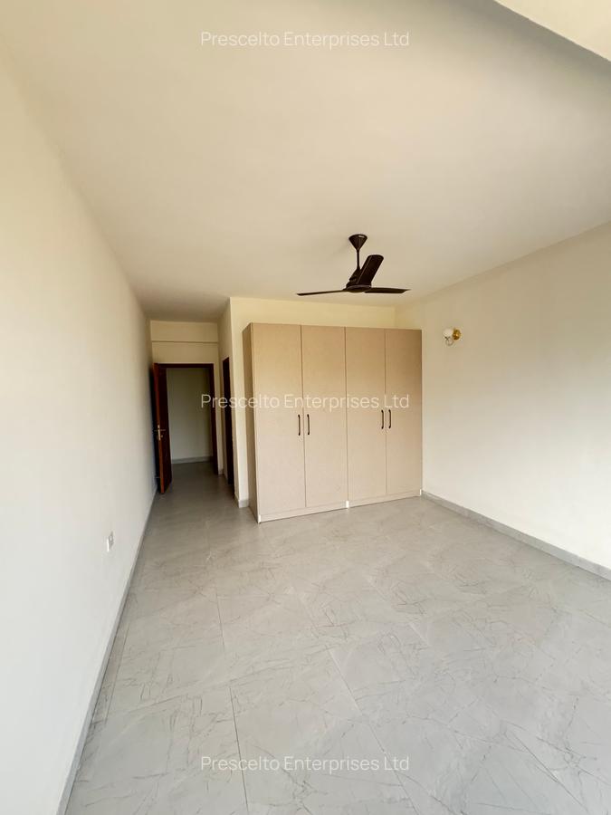 3 Bed Apartment with En Suite at Off Links Road - 17