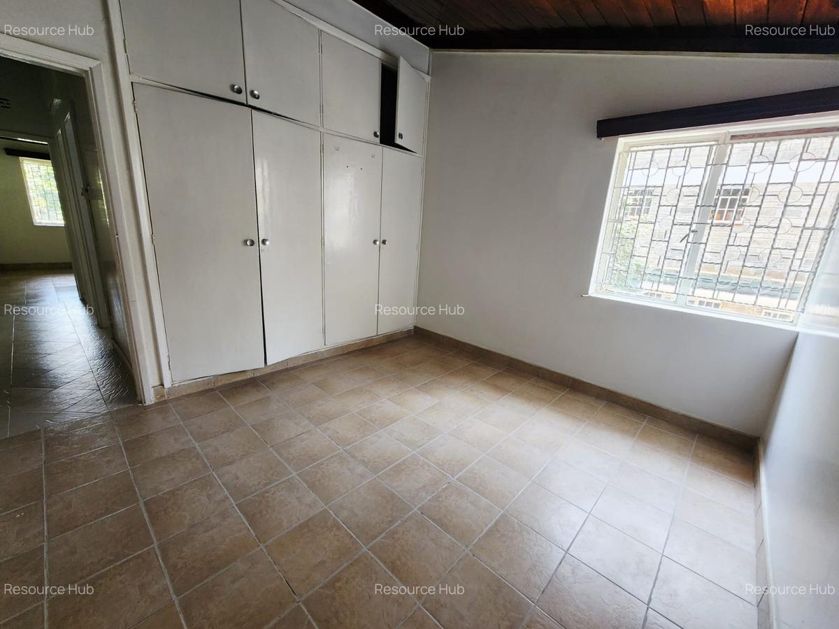 4 Bed House with En Suite at Lavington - 16