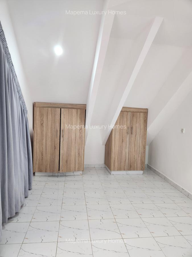 1 Bed Apartment with En Suite at Rhino Park - 5