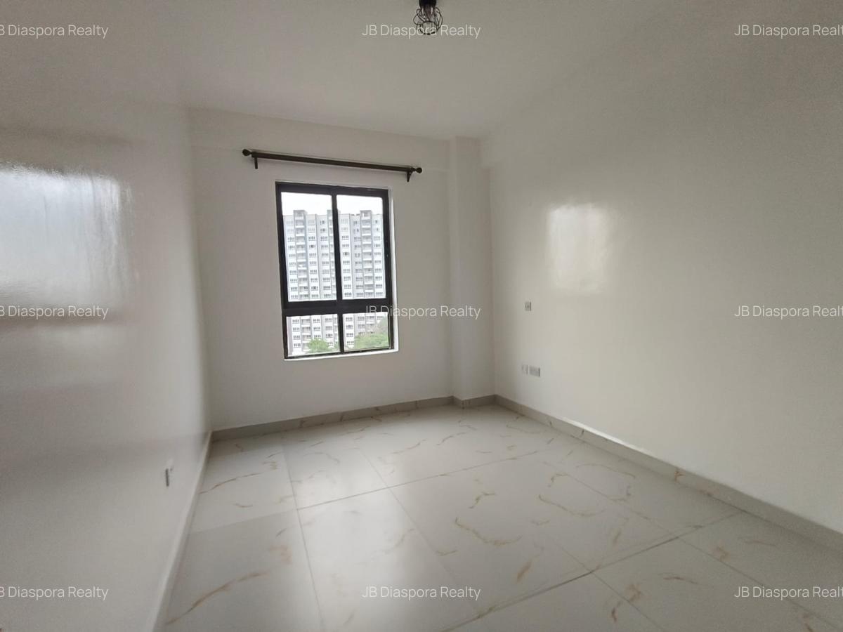 4 Bed Apartment with Swimming Pool at City Park - 6
