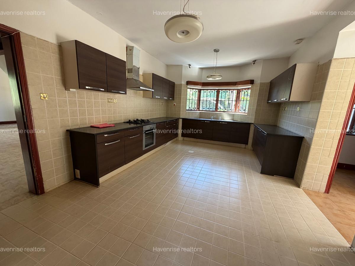 5 Bed Villa with Swimming Pool in Runda - 5