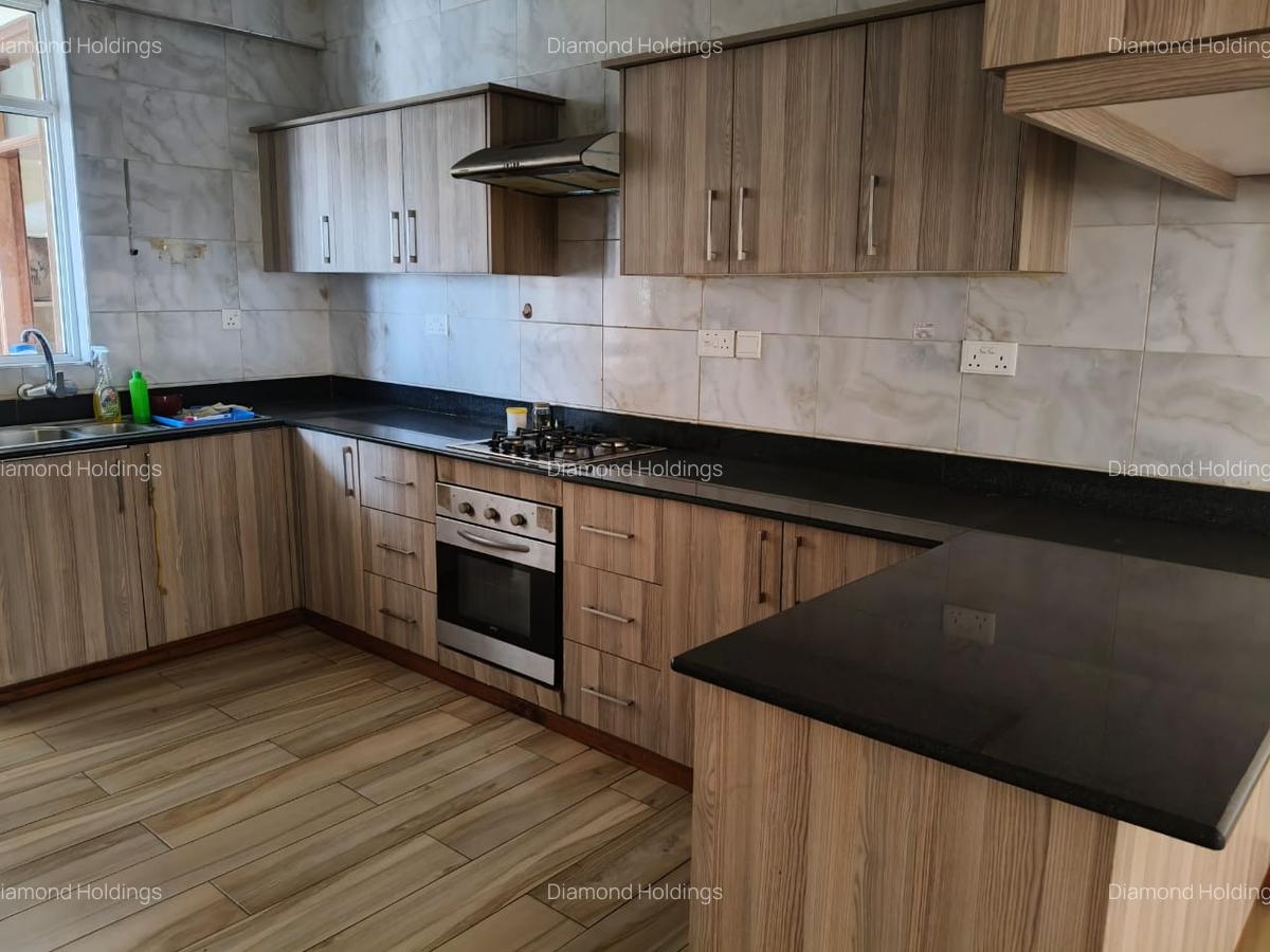 3 Bed Apartment with En Suite at Parklands - 11