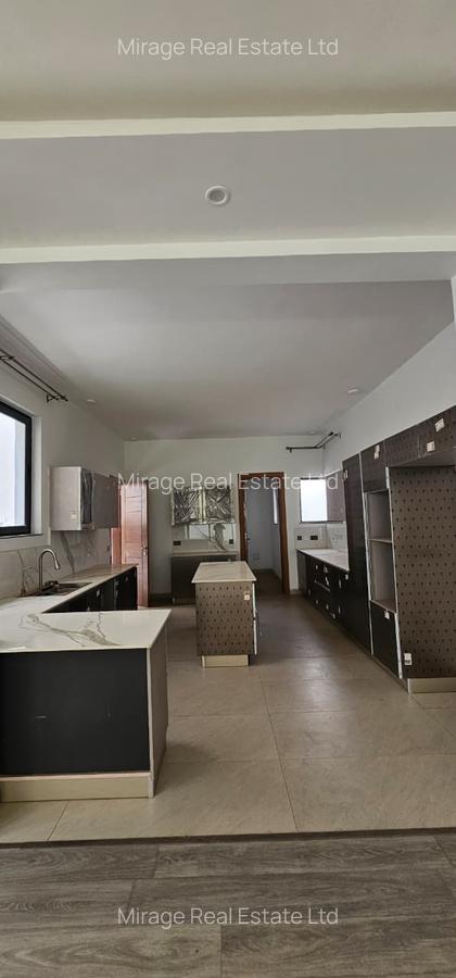 5 Bed Townhouse with En Suite in Lavington - 7