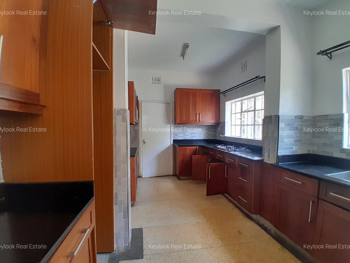 3 Bed House with En Suite at Lavington Green - 18
