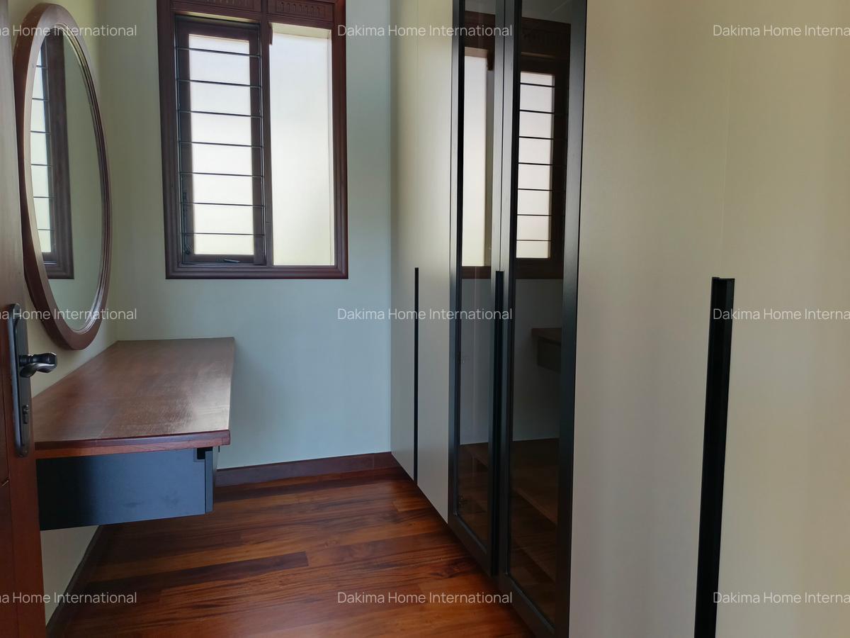 4 Bed House with En Suite in Runda - 12