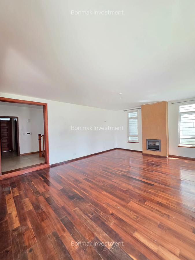 5 Bed Townhouse with En Suite at Lavington Green - 16