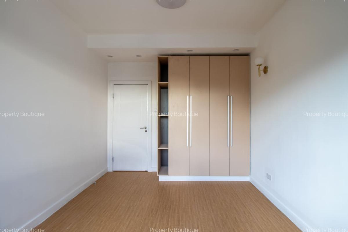 3 Bed Apartment with En Suite at Lavington - 11