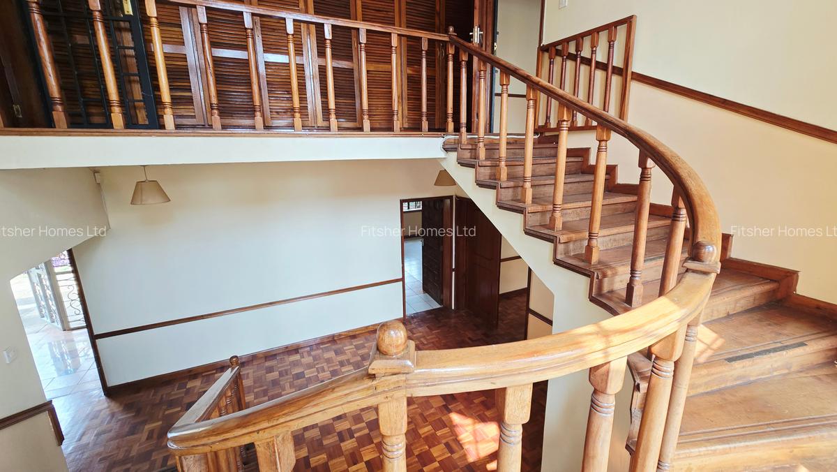 5 Bed House with En Suite in Runda - 16