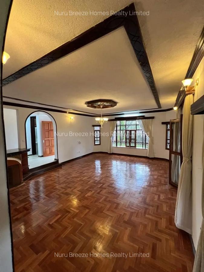 5 Bed House with En Suite in Runda - 2