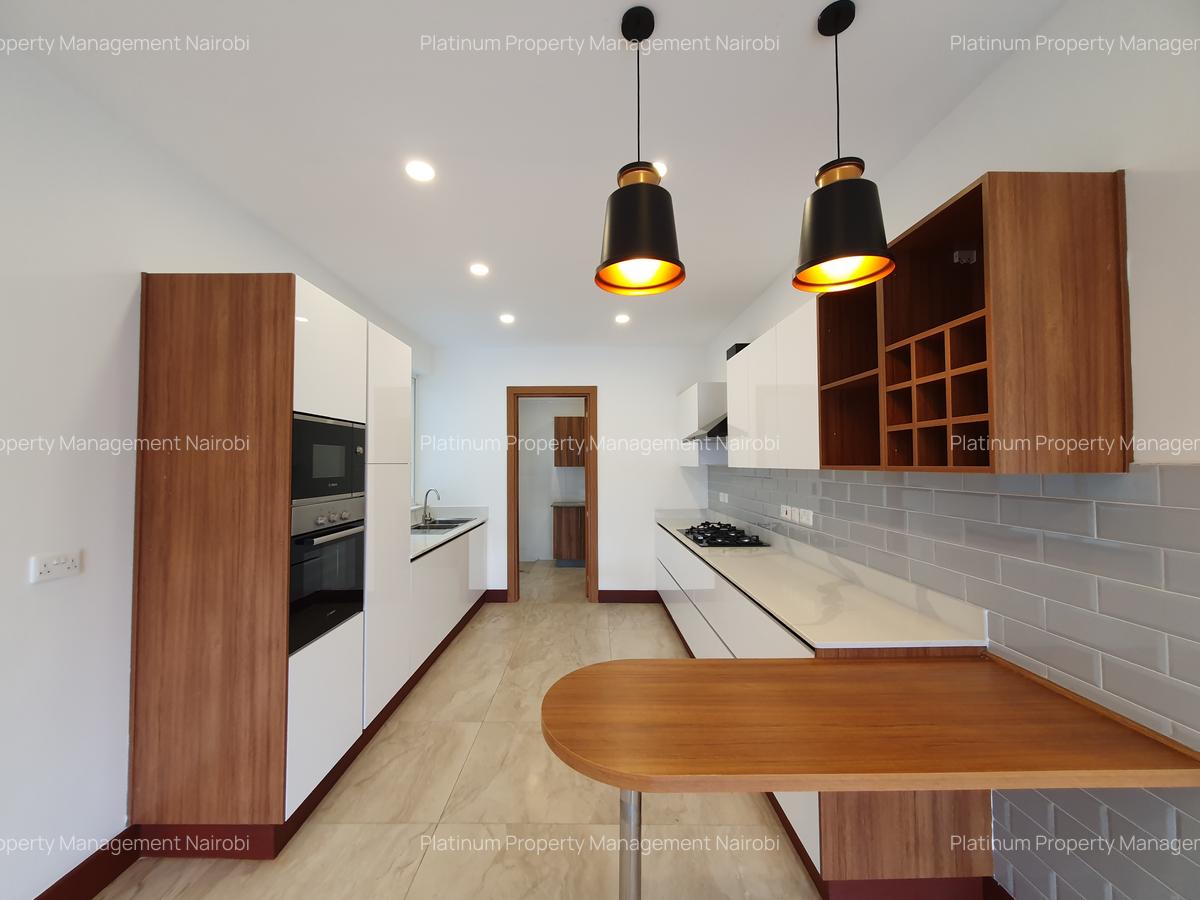 3 Bed Apartment with En Suite at The Colosseum - 7