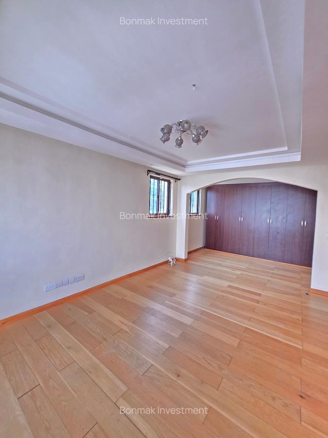4 Bed Townhouse with En Suite at Lavington Green - 8