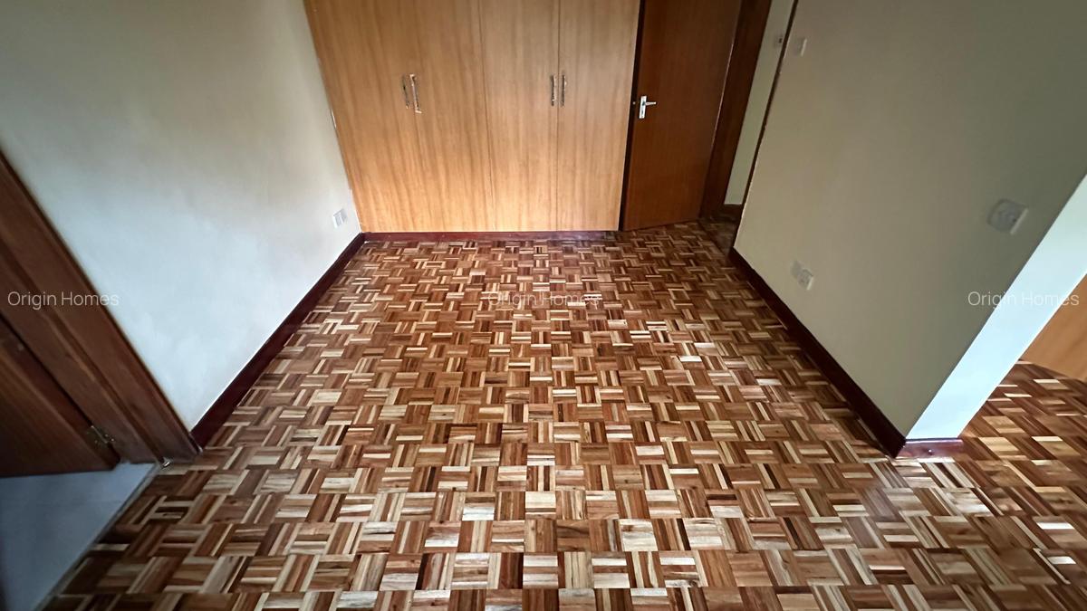 4 Bed House with En Suite at Valley Arcade - 17