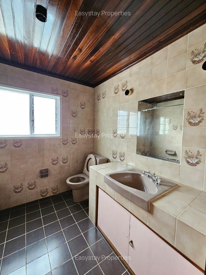 3 Bed Townhouse with En Suite in Brookside - 9