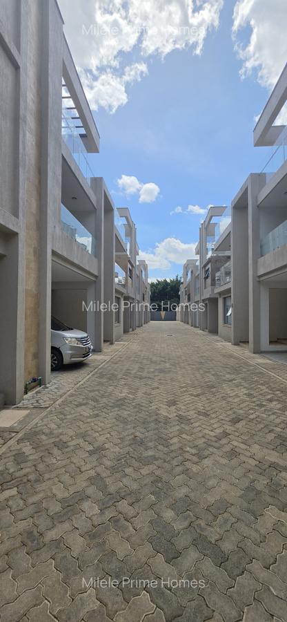 6 Bed Villa with En Suite at Lavington - 20