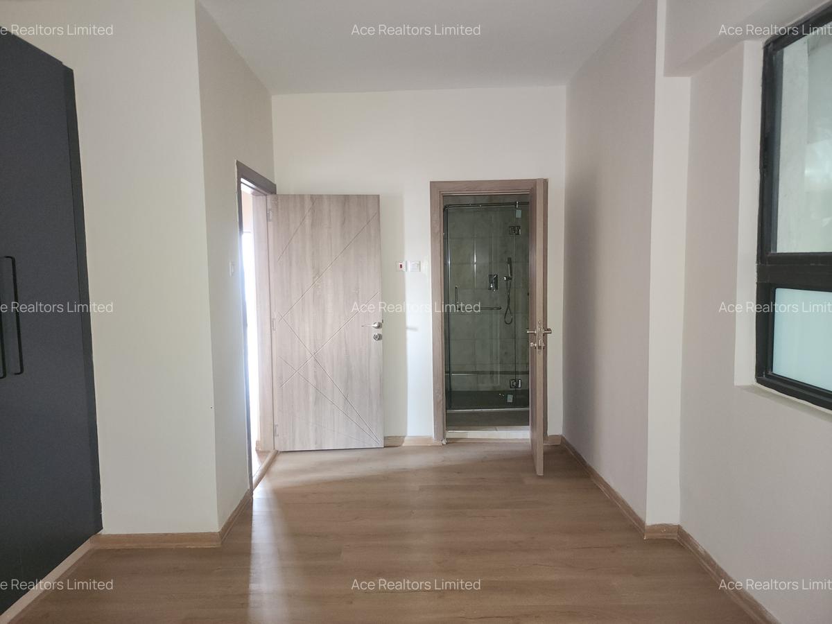 5 Bed Apartment with En Suite at Parklands - 18