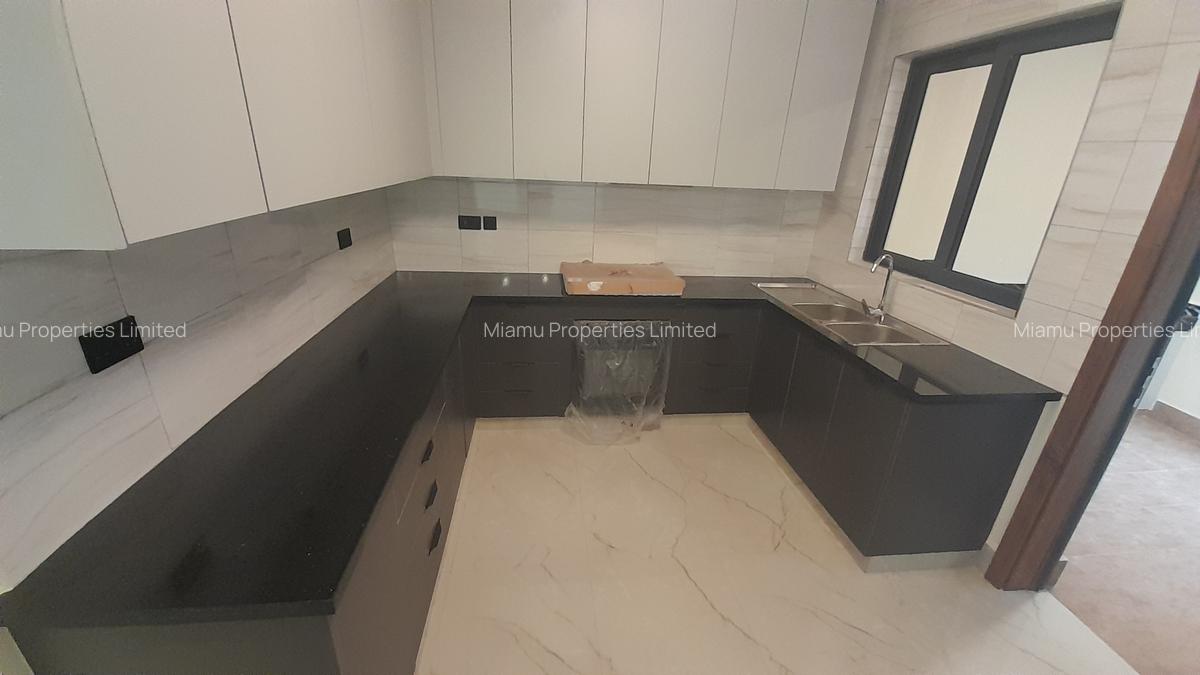4 Bed Townhouse with En Suite at Banana Road - 14