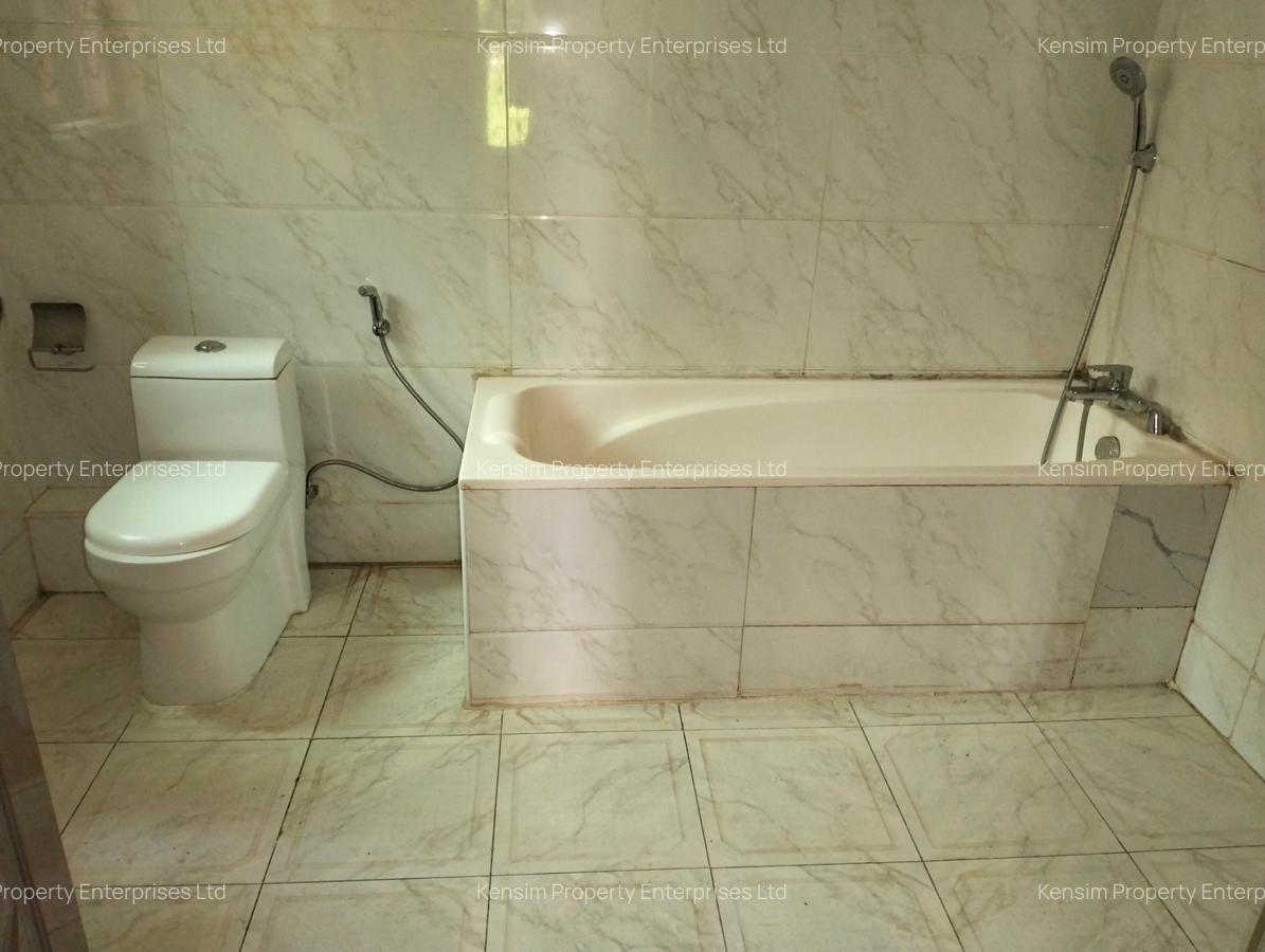 5 Bed Townhouse with En Suite in Lavington - 13