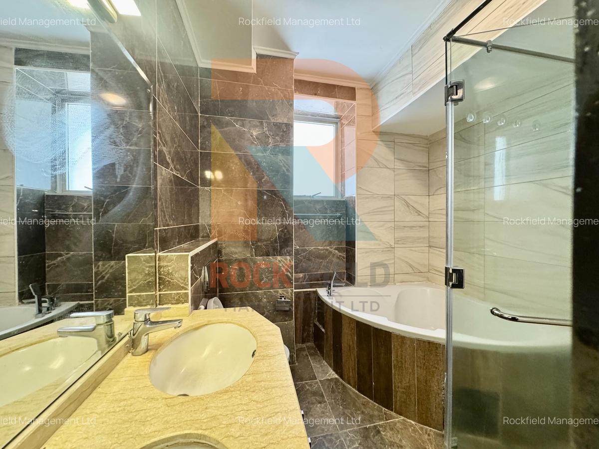 3 Bed Apartment with En Suite in Riverside - 12