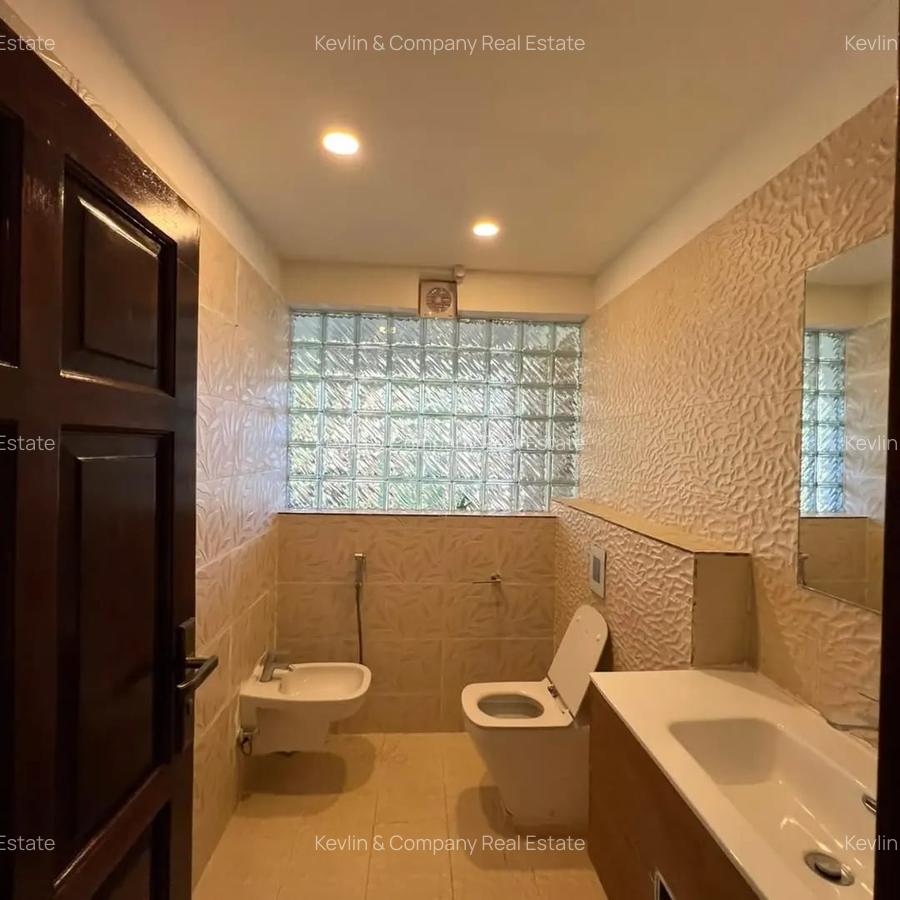 6 Bed Villa with En Suite in Runda - 14