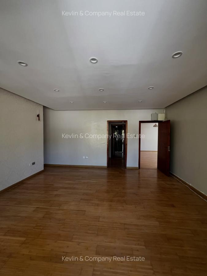 5 Bed Townhouse with En Suite in Lavington - 3