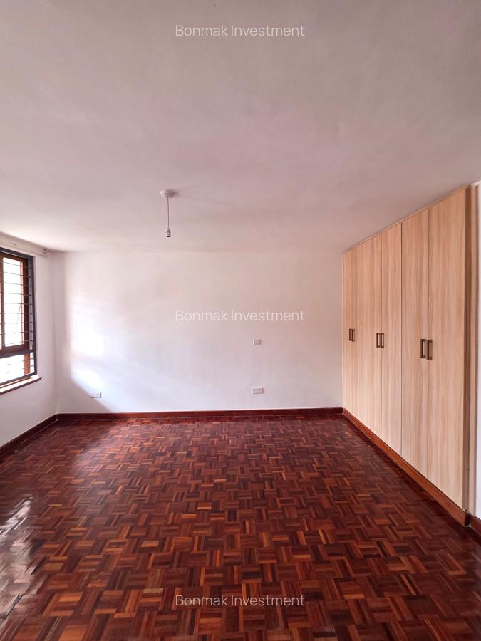 5 Bed Townhouse with En Suite at Lavington Green - 16