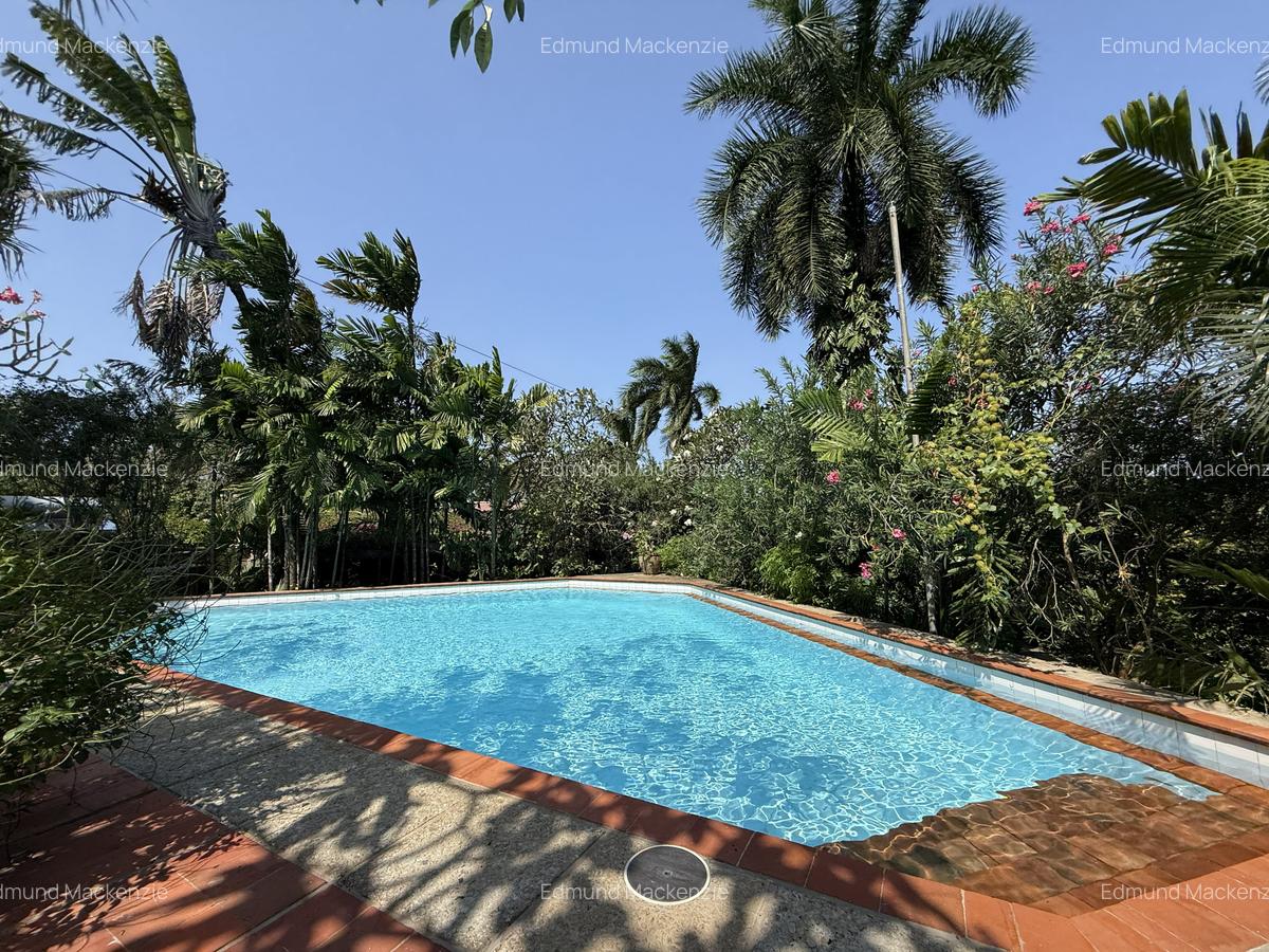 Serviced 2 Bed Apartment with En Suite at Ras Kisauni Road - 10