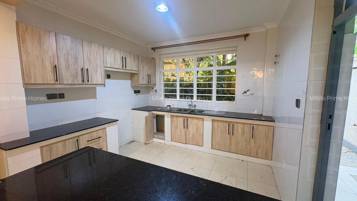4 Bed Villa with En Suite at Garden Estate - 6
