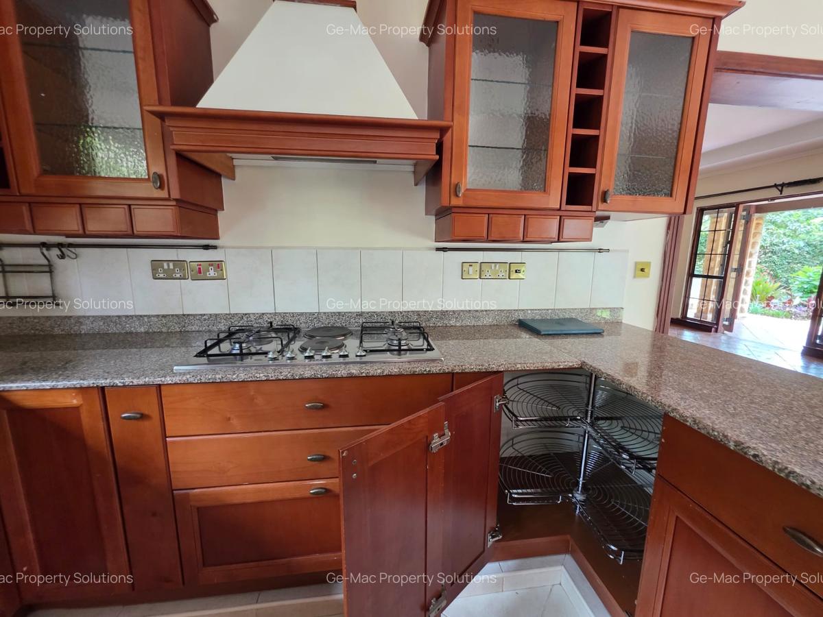 4 Bed House with En Suite in Ridgeways - 5