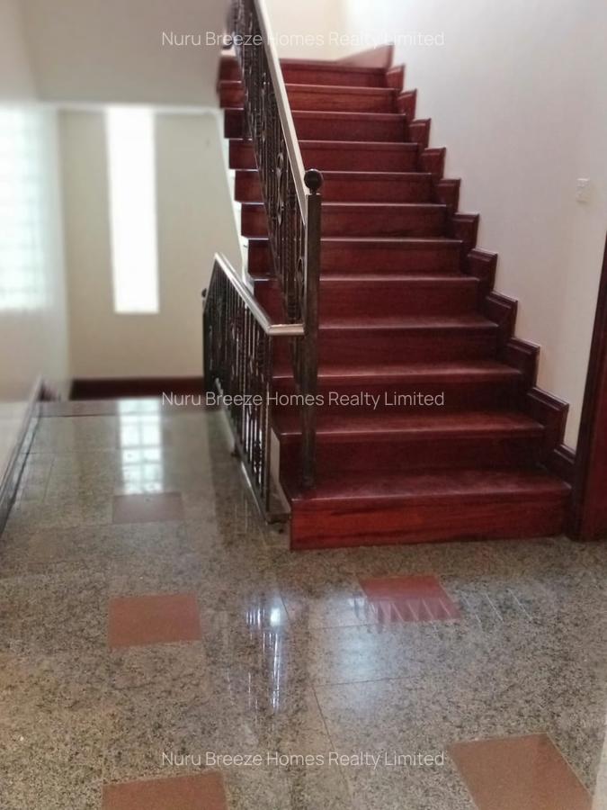 5 Bed Townhouse with En Suite in Brookside - 14