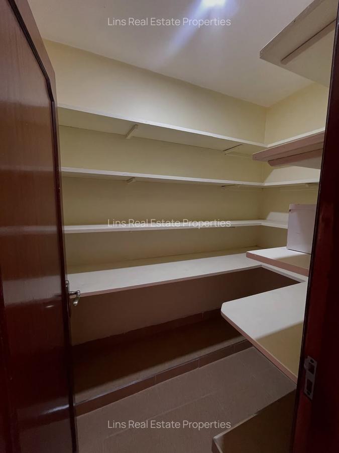 5 Bed Townhouse with En Suite in Lavington - 6