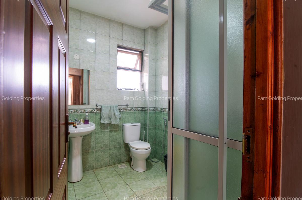 3 Bed Apartment with En Suite in Parklands - 15