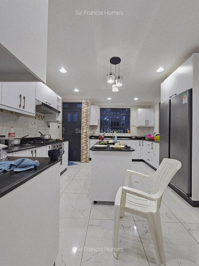 4 Bed House with En Suite at Chavara School Area. - 6