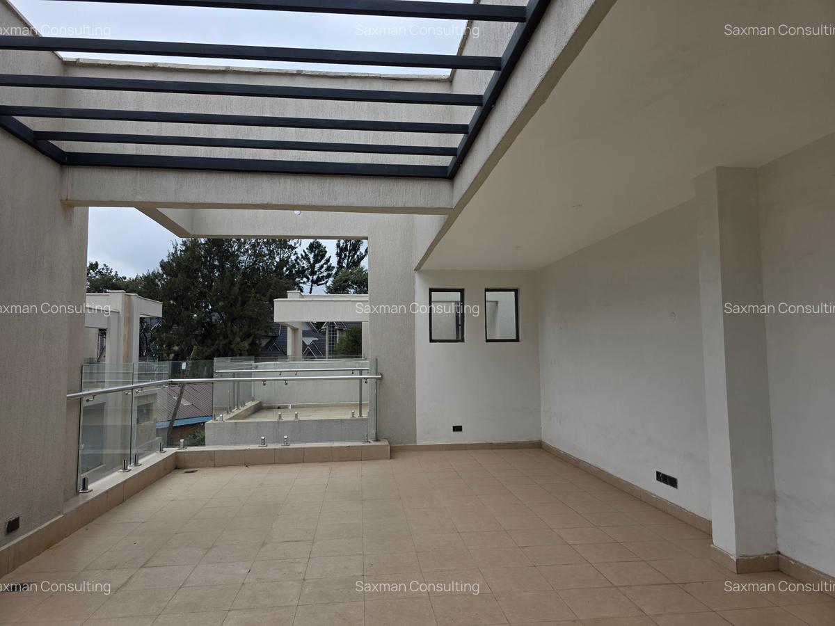 6 Bed Townhouse with En Suite in Lavington - 3