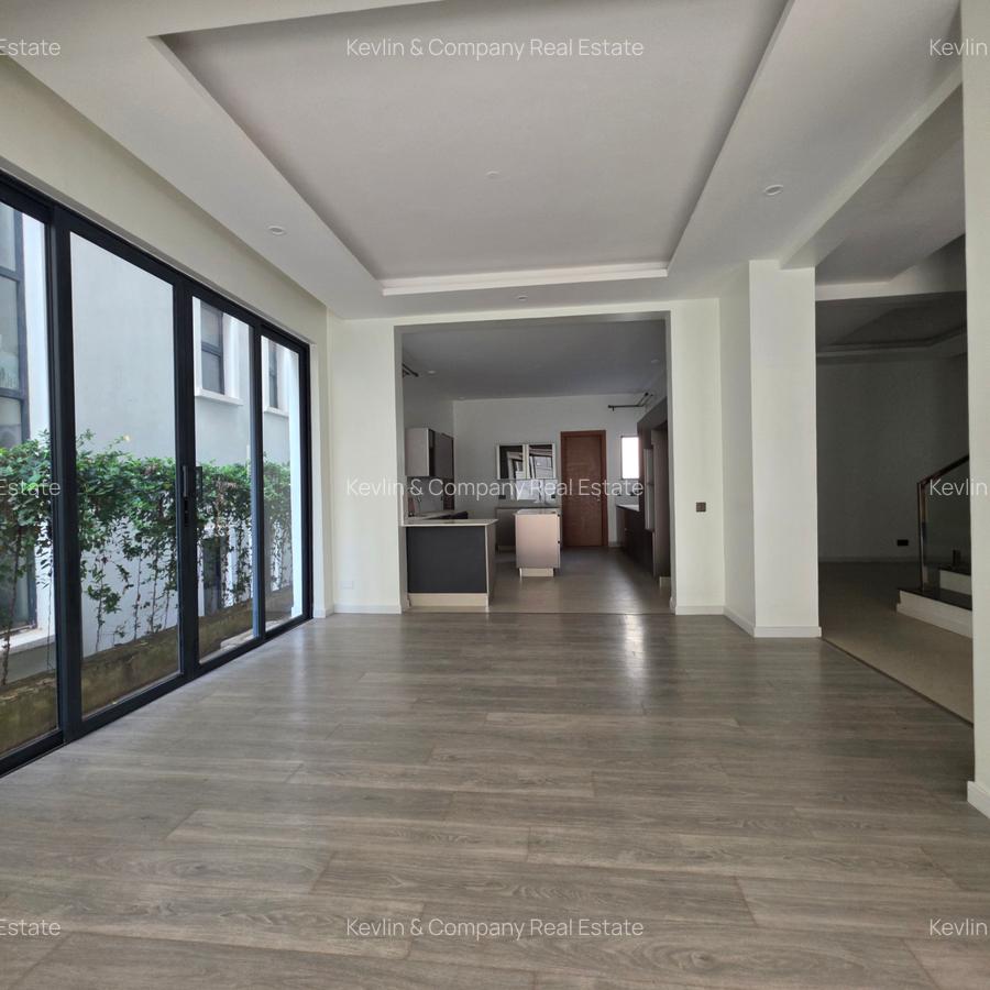 5 Bed Townhouse with En Suite in Lavington - 4